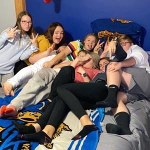 Meet your Posher, Charis